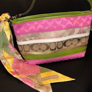 Coach bag short under shoulder